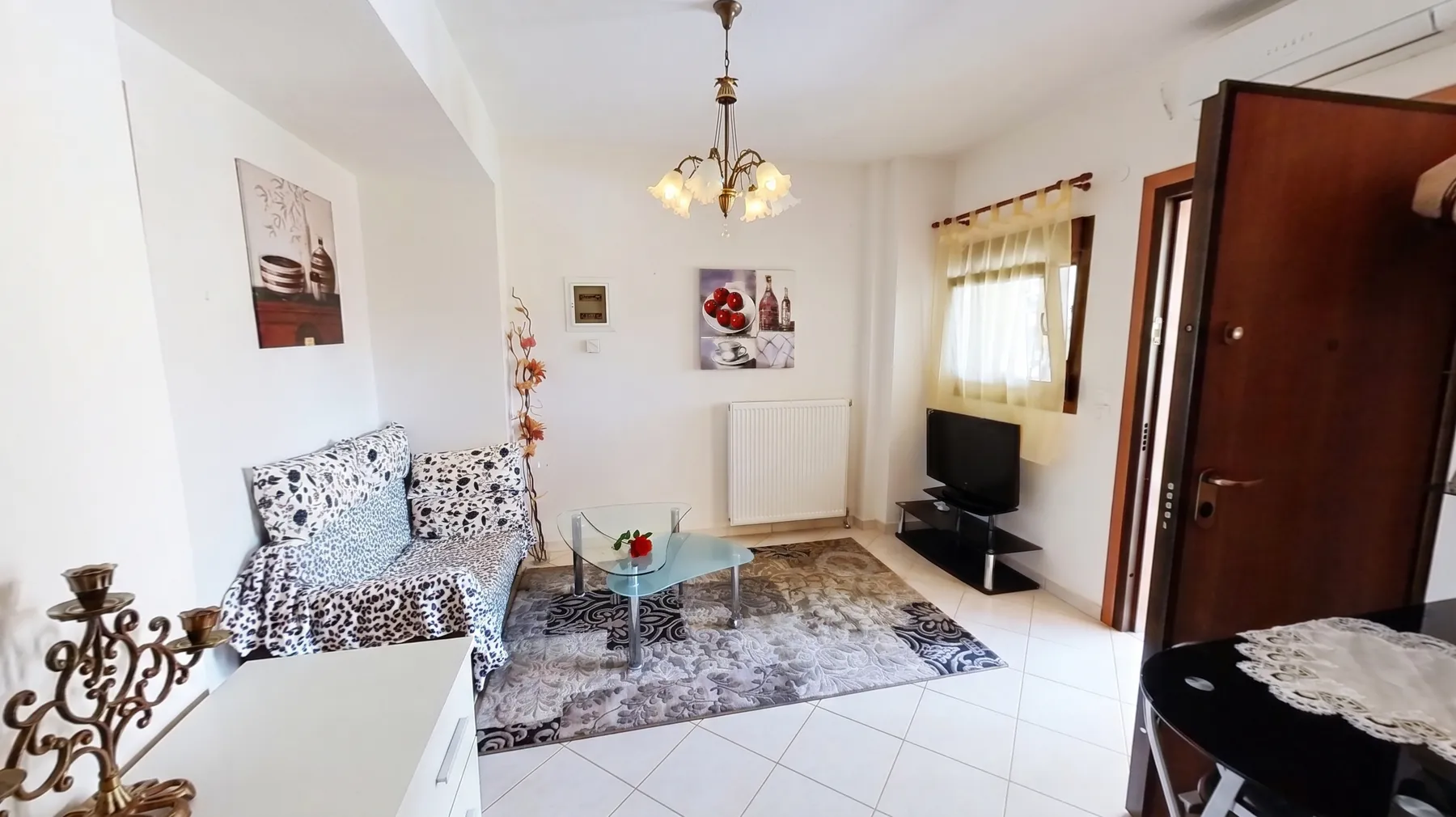 Гостиная с диваном — квартира 60 м², Неа Калликратия