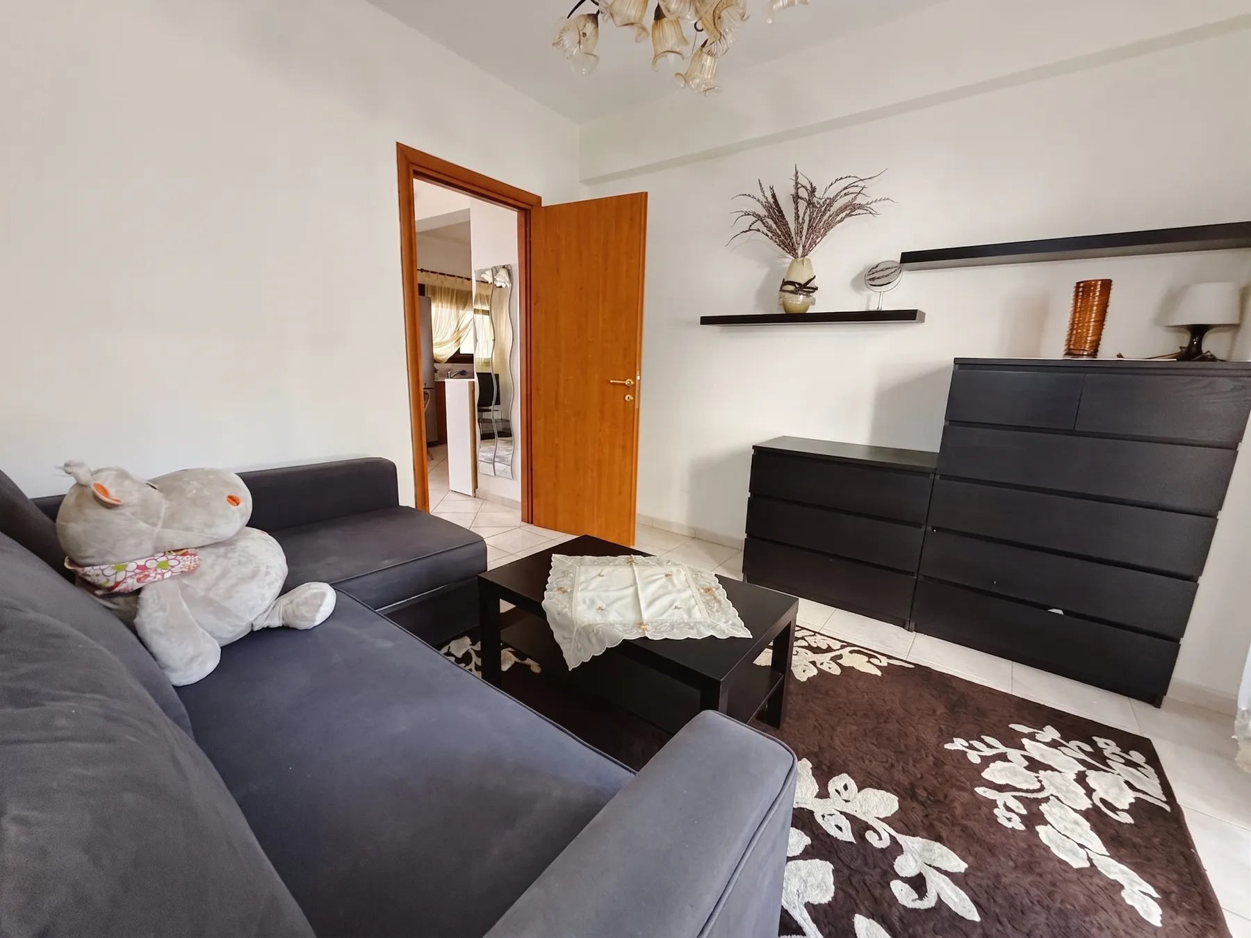 Гостиная и комод — квартира 60 м², Неа Калликратия
