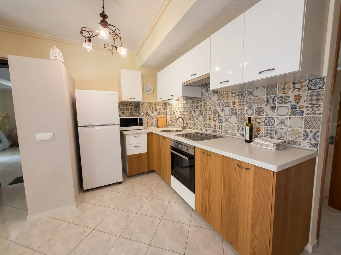 Кухня с холодильником — квартира 73,14 м², Неа Калликратия