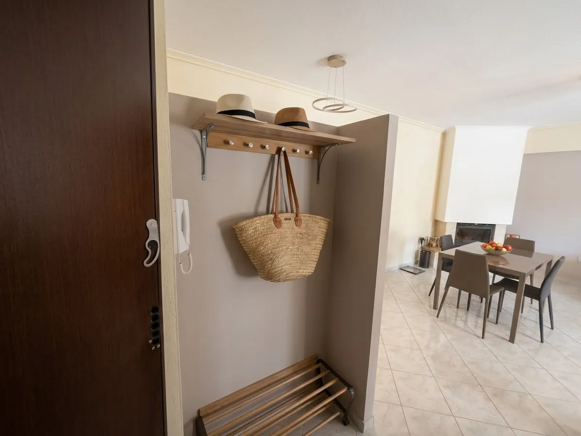 Прихожая и столовая — квартира 73,14 м², Неа Калликратия