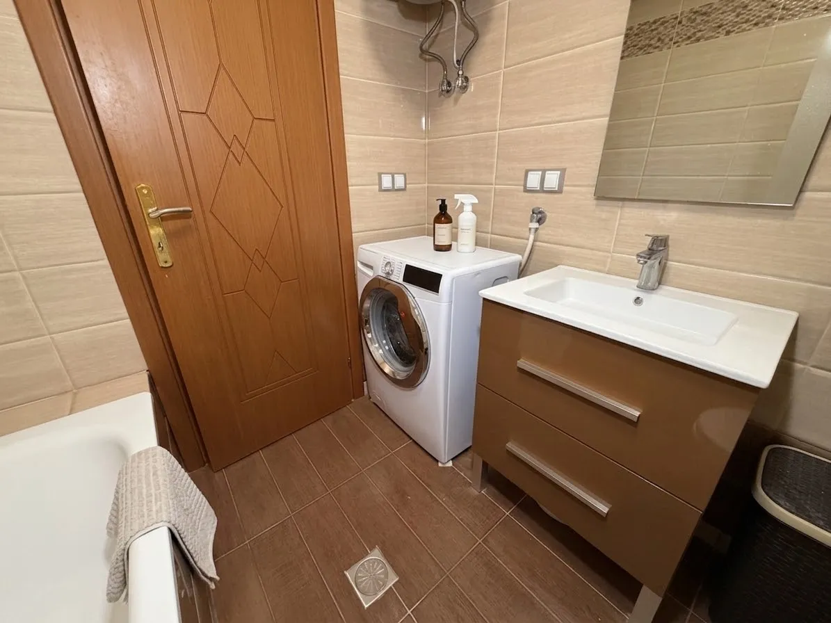 Ванная комната со стиральной машиной — квартира 73,14 м², Неа Калликратия