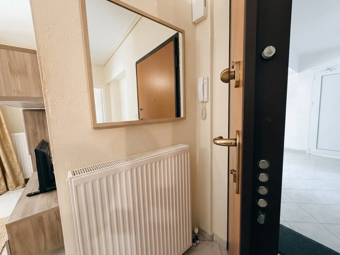 Входная дверь — квартира 73,14 м², Неа Калликратия